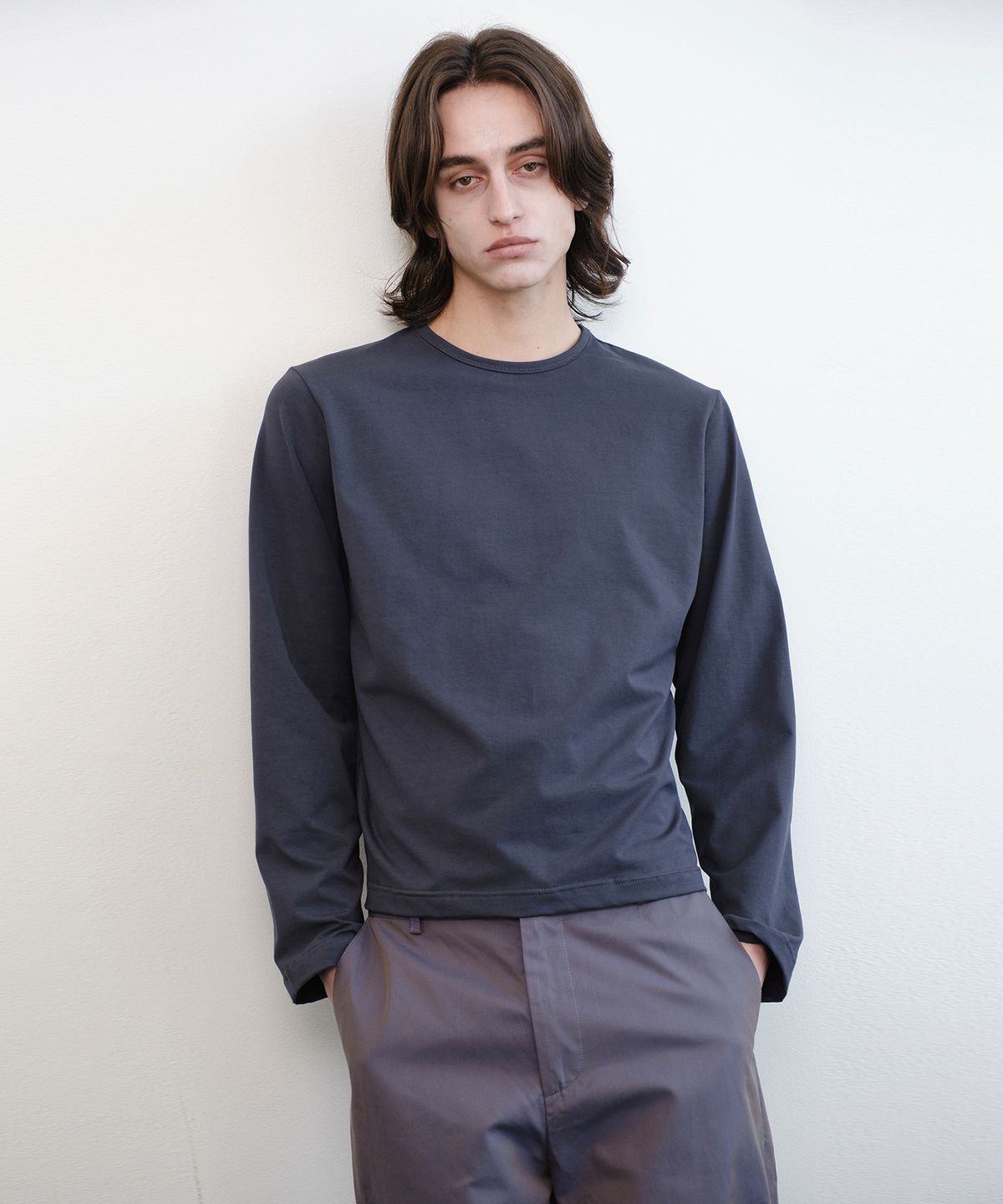 베른(VERN) REGULAR FIT CROPPED COTTON LONG SLEEVE (NAVY)