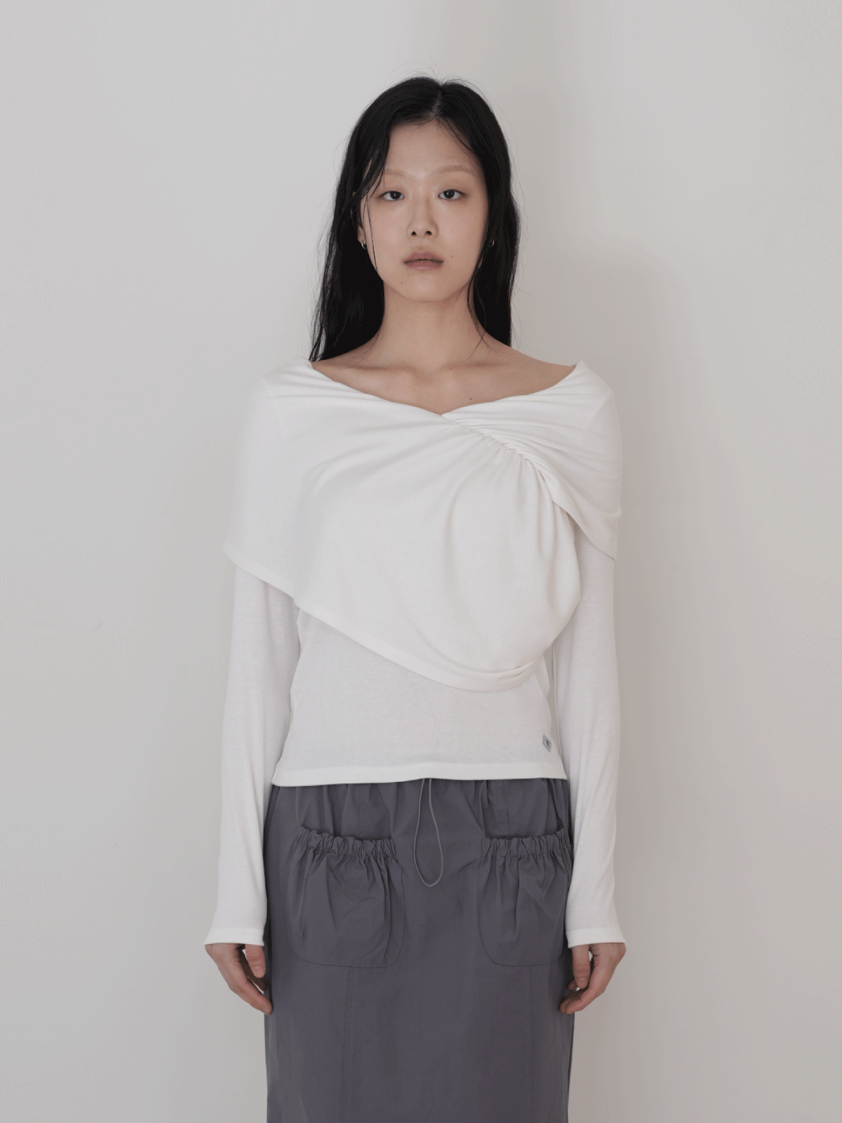 피브스피브스(PEEVES PEEVES) Drape Long Sleeve Top / White