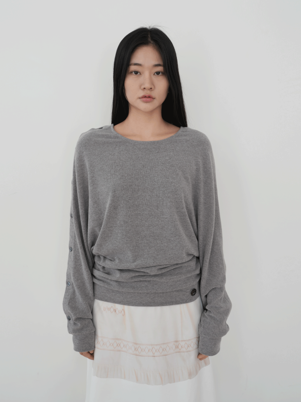 피브스피브스(PEEVES PEEVES) Split Button Open Sleeve Top / Grey