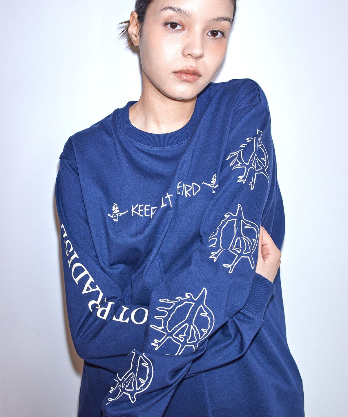 1011갤러리(1011 GALLERY) It’s Not Paradise Long Sleeve T-Shirts  - Navy