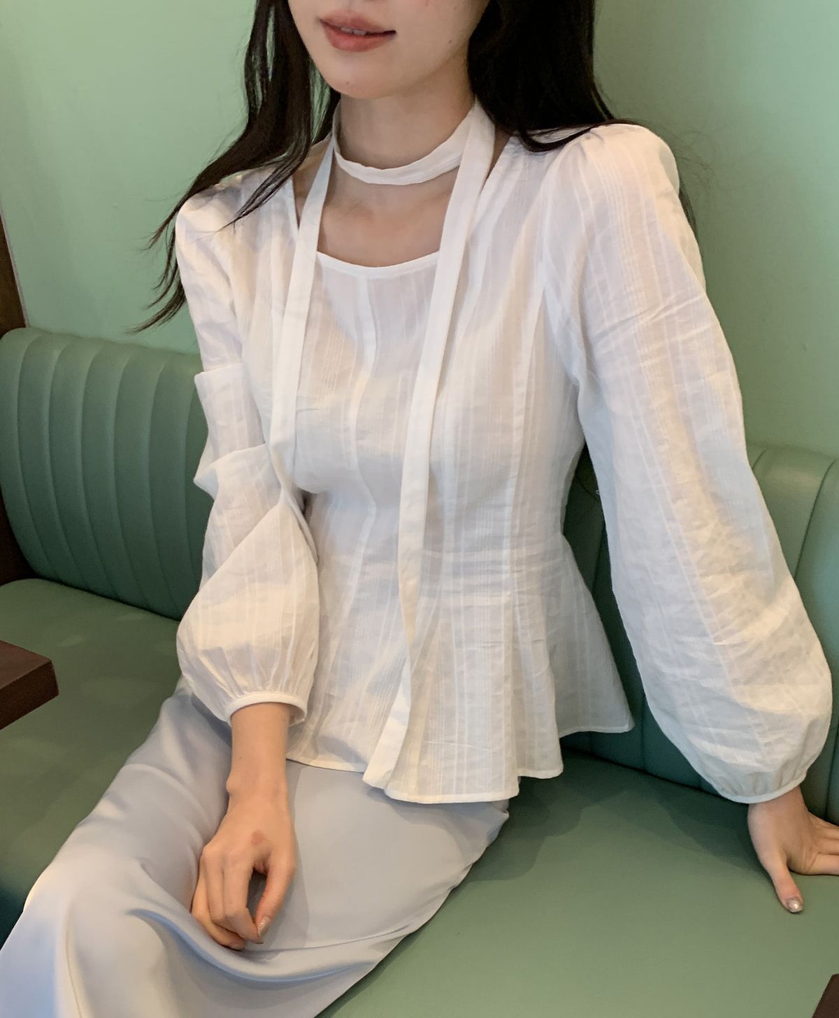 메리온(MERRYON) 헤르엔 스퀘어넥 블라우스