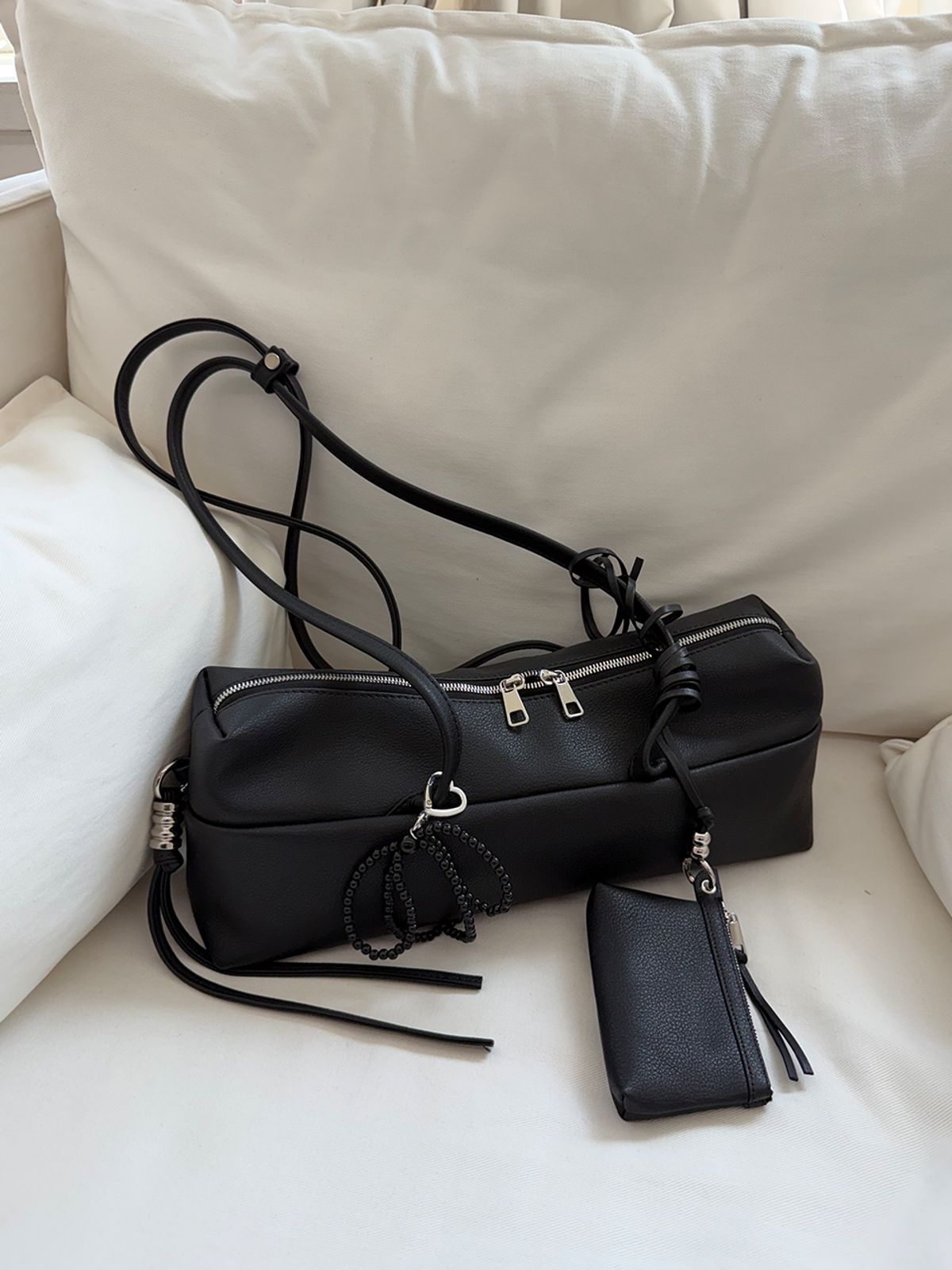 던팩토리(DAWN FACTORY) MARTIN BAG LARGE COW LEATHER BLACK 마틴백 라지 소가죽 블랙