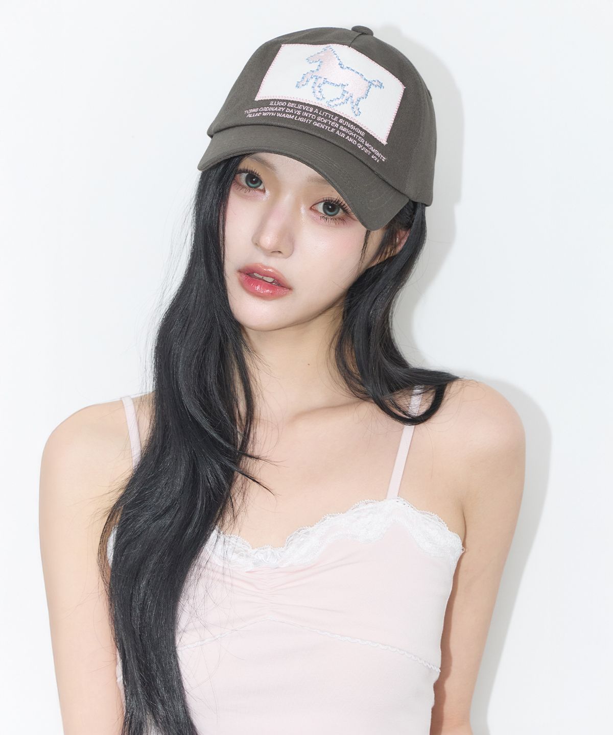 일리고(ILLIGO) 포니 패치 볼 캡 차콜