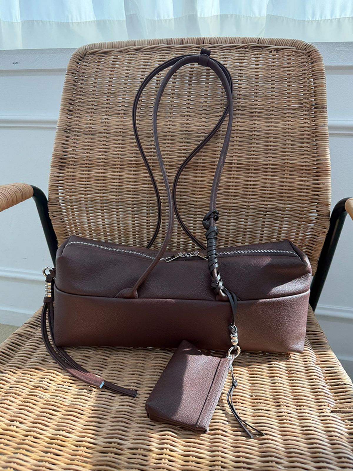 던팩토리(DAWN FACTORY) MARTIN BAG LARGE COW LEATHER BROWN 마틴백 라지 소가죽 브라운