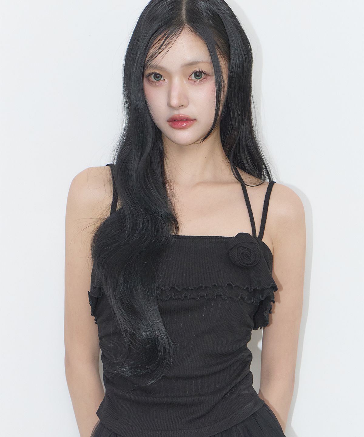 일리고(ILLIGO) 로즈 러플 슬리브리스 블랙