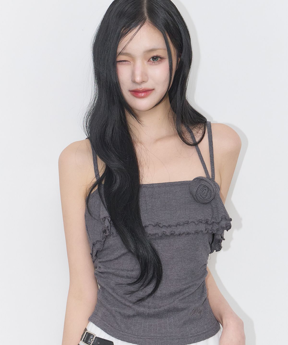 일리고(ILLIGO) 로즈 러플 슬리브리스 차콜