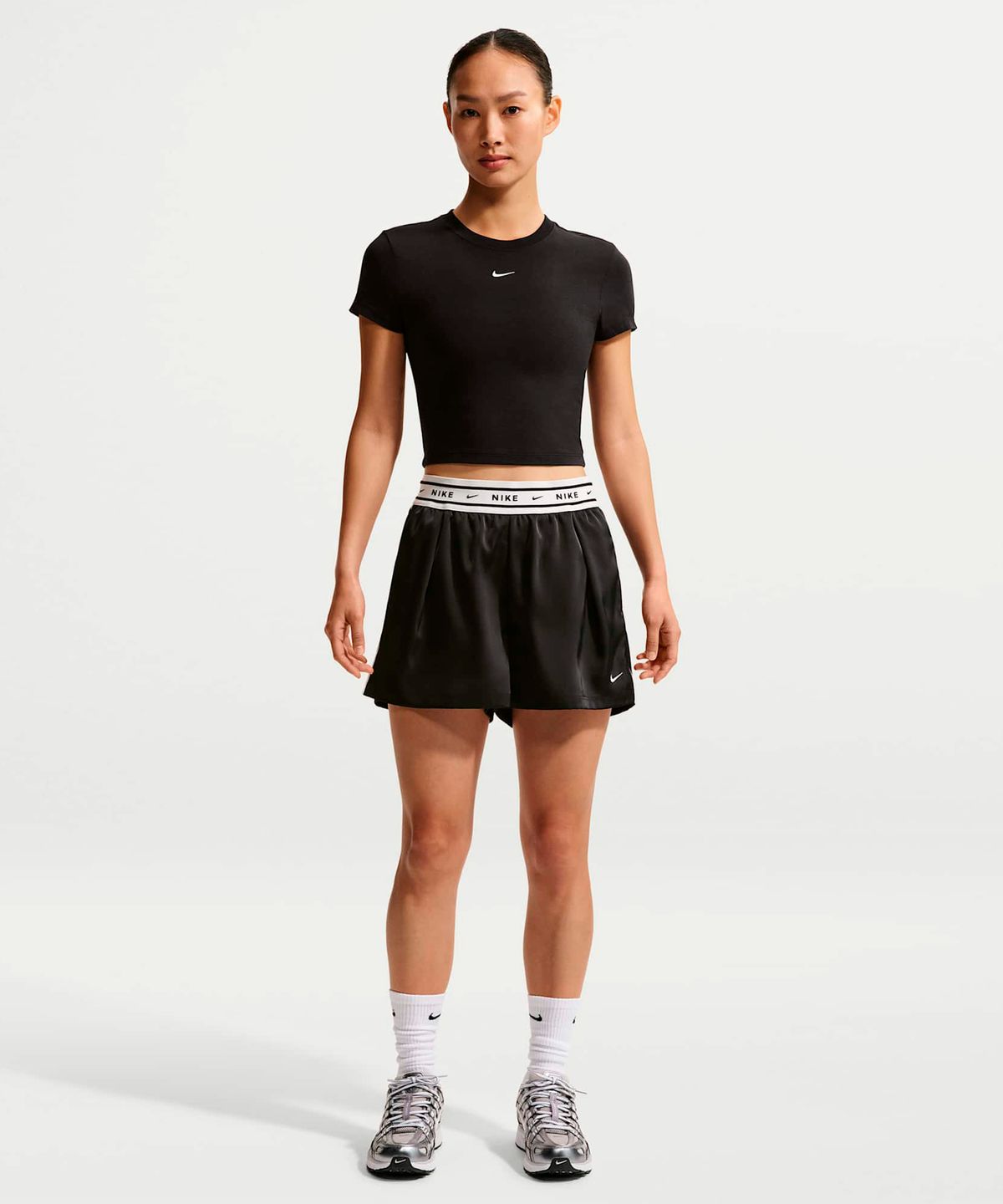 나이키(NIKE) 스포츠웨어 루즈 핏 미드라이즈 새틴 쇼츠 W - 블랙:세일 / IH1329-010