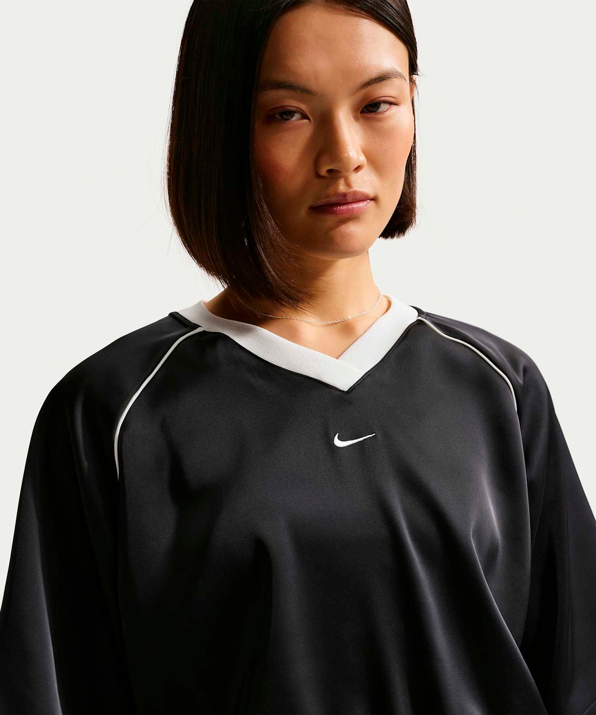 나이키(NIKE) 스포츠웨어 오버사이즈 새틴 탑 W - 블랙:세일 / IH1331-010