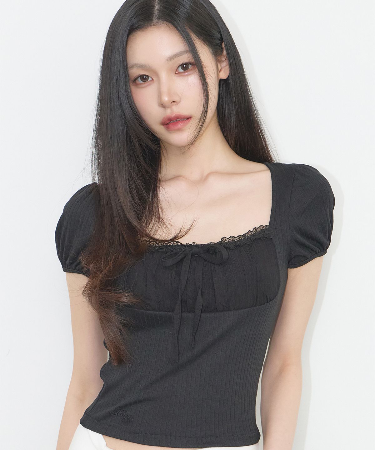 일리고(ILLIGO) 로지 레이스 스퀘어넥 티 블랙