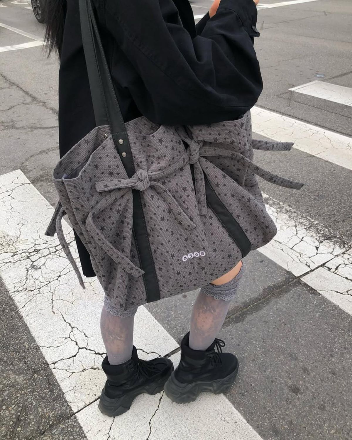 에이이에이이(AEAE) STELLA BIG BAG [CHARCOAL]
