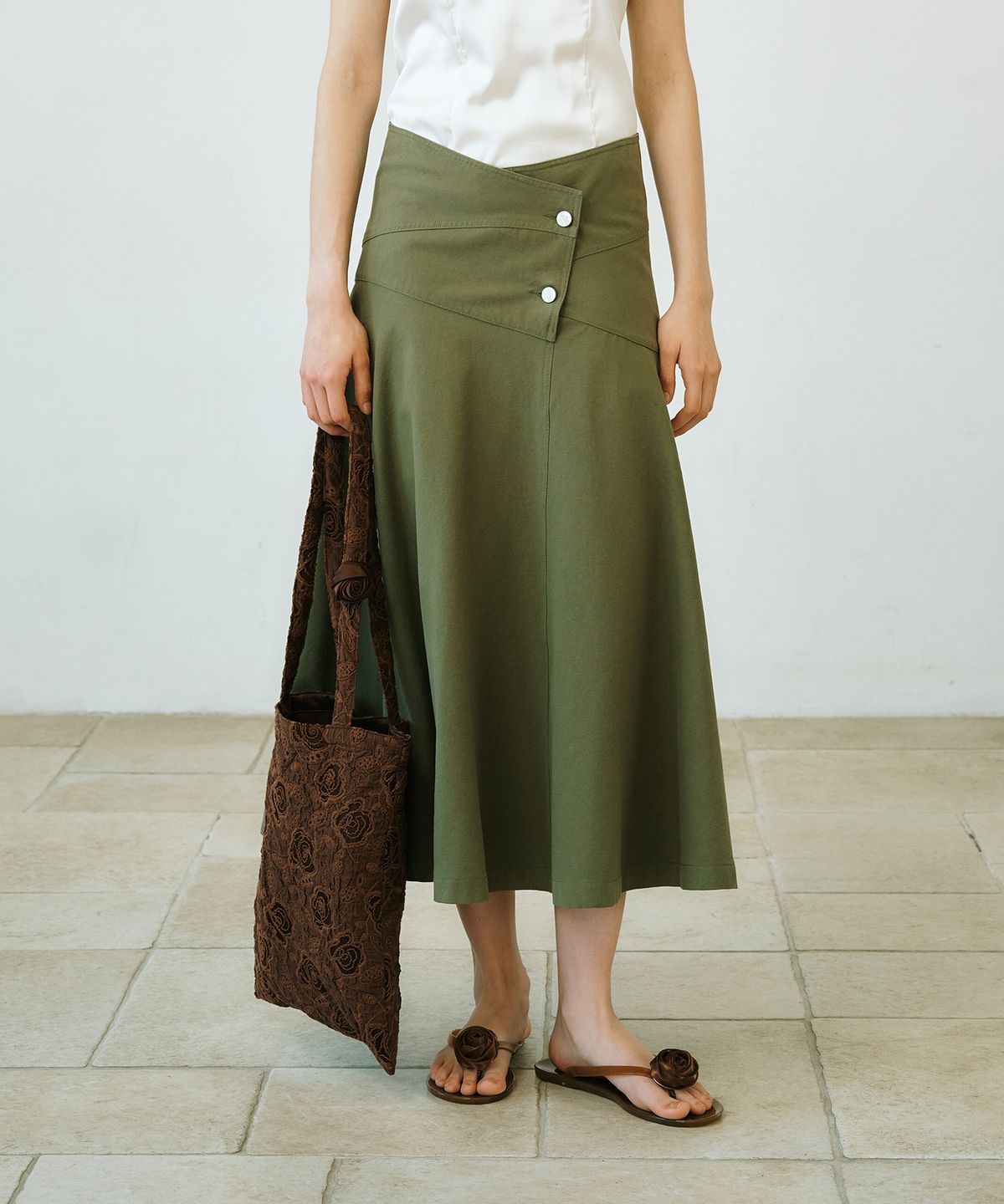 그린버터(GREENBUTTER) Asymmetric Cotton Skirt (Khaki)