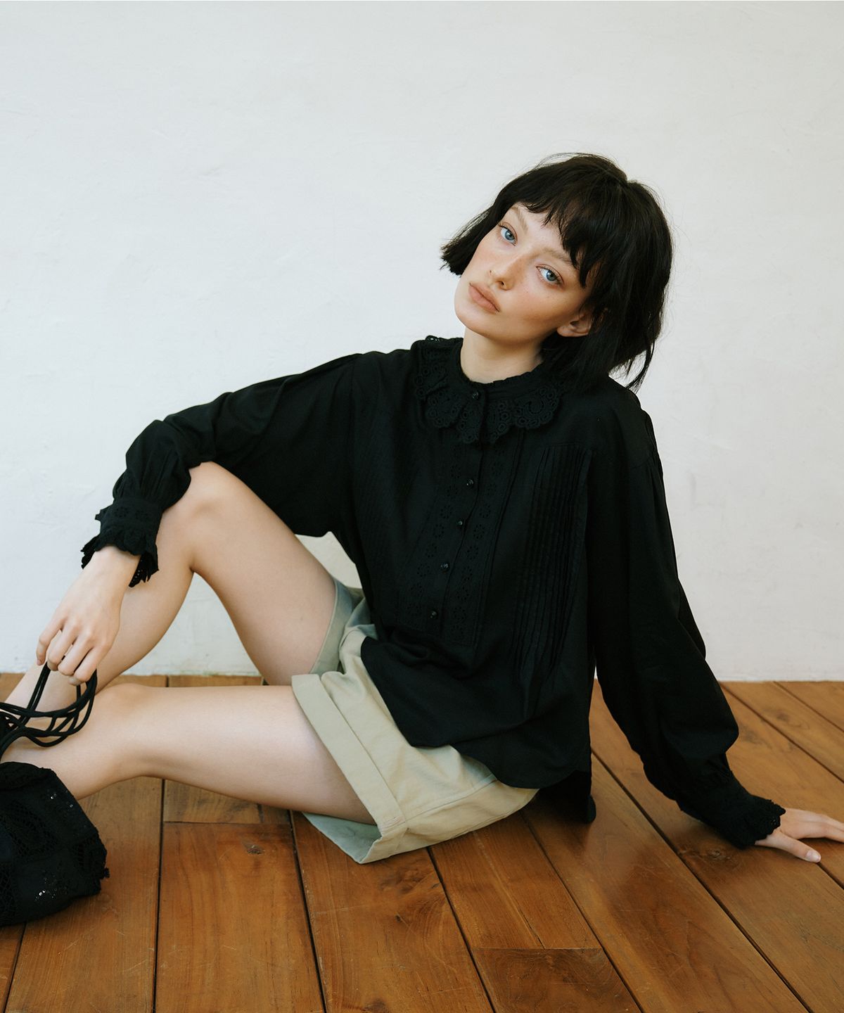 그린버터(GREENBUTTER) Linen Lace Blouse (Black)