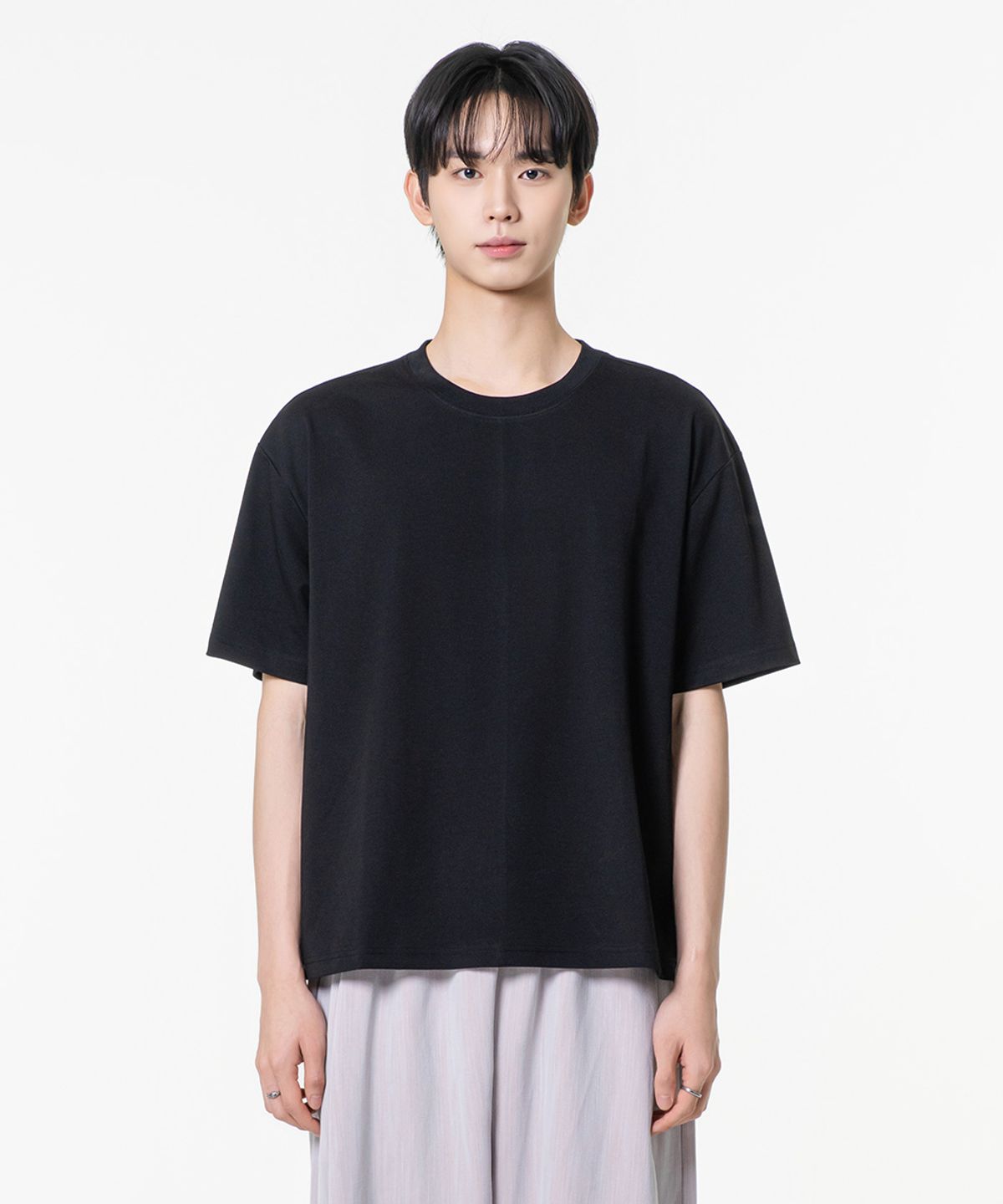 모즈모즈(MOZMOZ) 크롭핏 소로나 쿨링 기능성 뒷절개 무지 반팔티셔츠 블랙