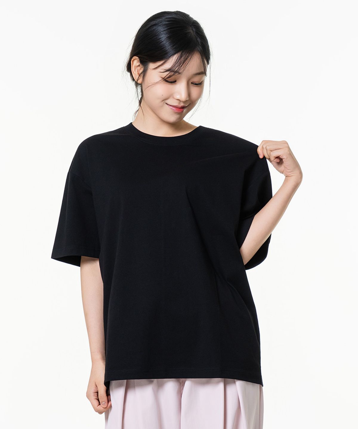 모즈모즈(MOZMOZ) 오버핏 소로나 쿨링 기능성 뒷절개 무지 반팔티셔츠 블랙