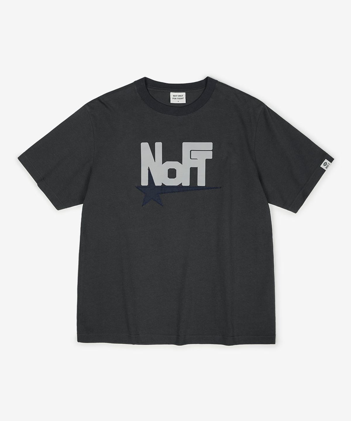 낫온리포투데이(NOT ONLY FOR TODAY) 스타 NOFT 자수 반소매 티셔츠 [다크 그레이]