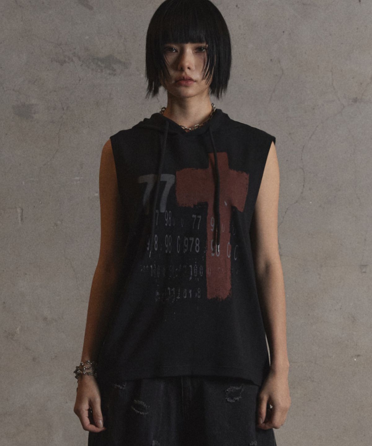 가터갤러리(GOTTER GALLERY) RED CROSS HOOD SLEEVELESS_BLACK