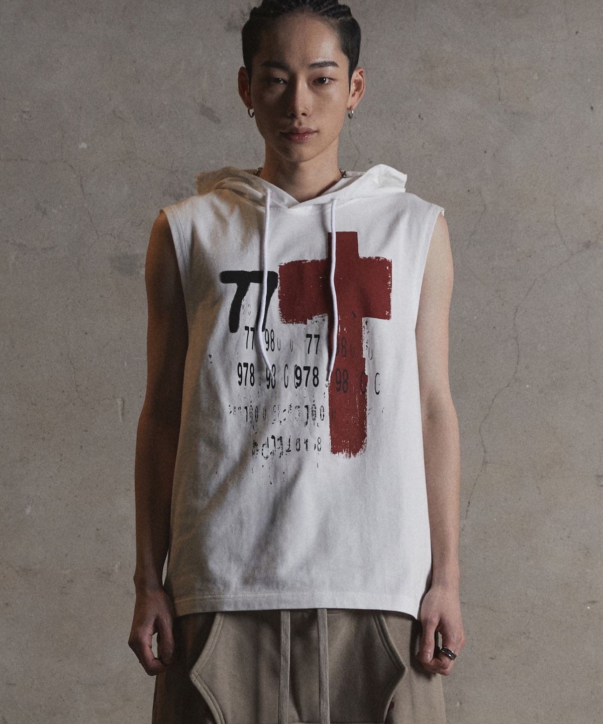 가터갤러리(GOTTER GALLERY) RED CROSS HOOD SLEEVELESS_WHITE