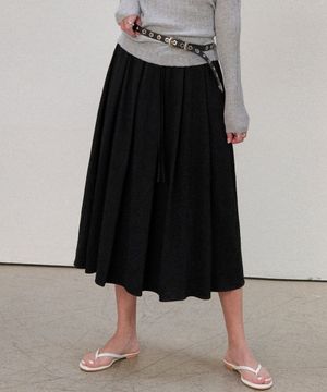 블러쉬 플리츠 스커트(블랙)