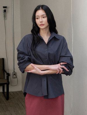 시그니처 센티르 자수 셔츠(네이비)