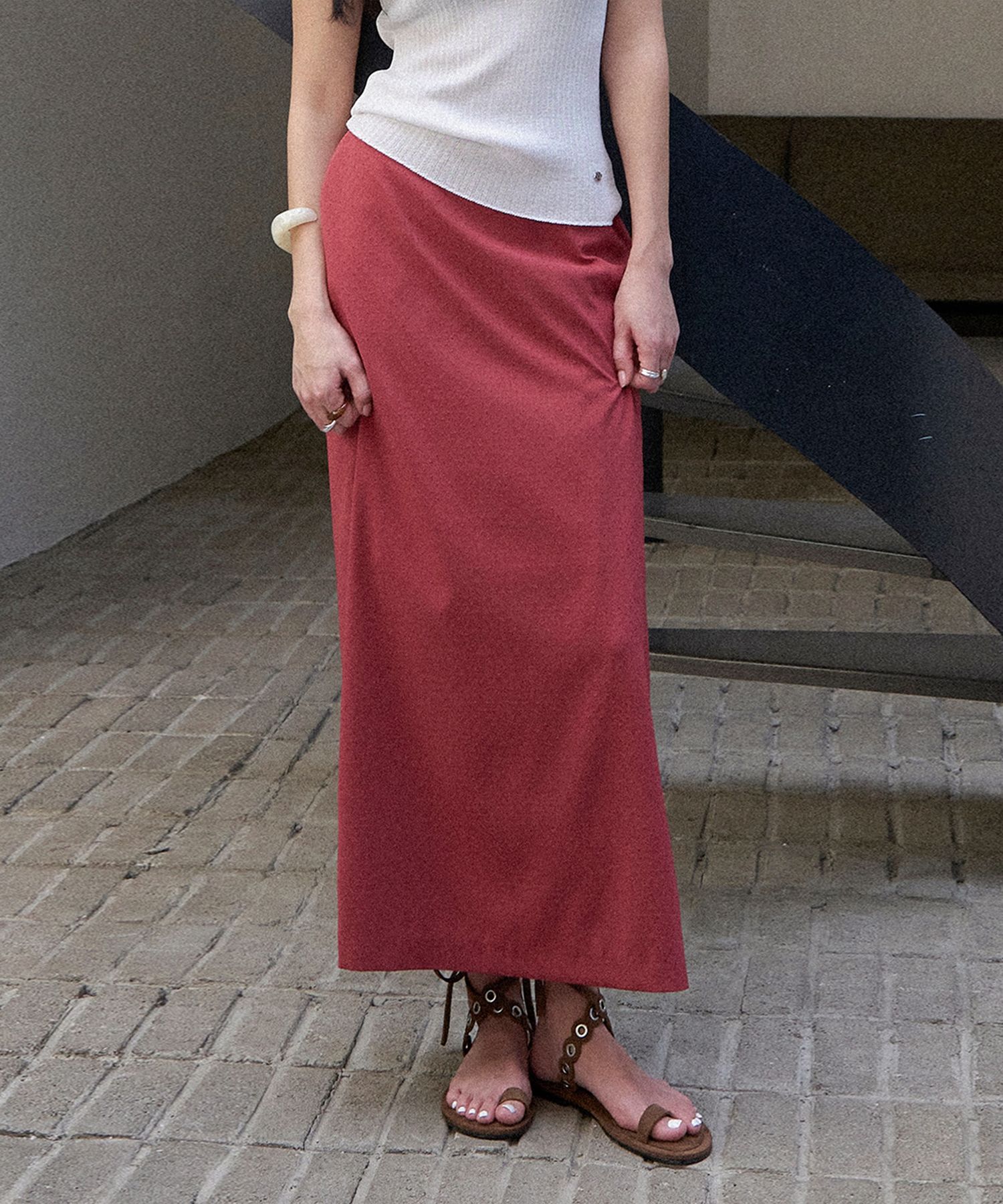 MUSINSA | MORVE13 Relief Slit Long Skirt (Berry Red)