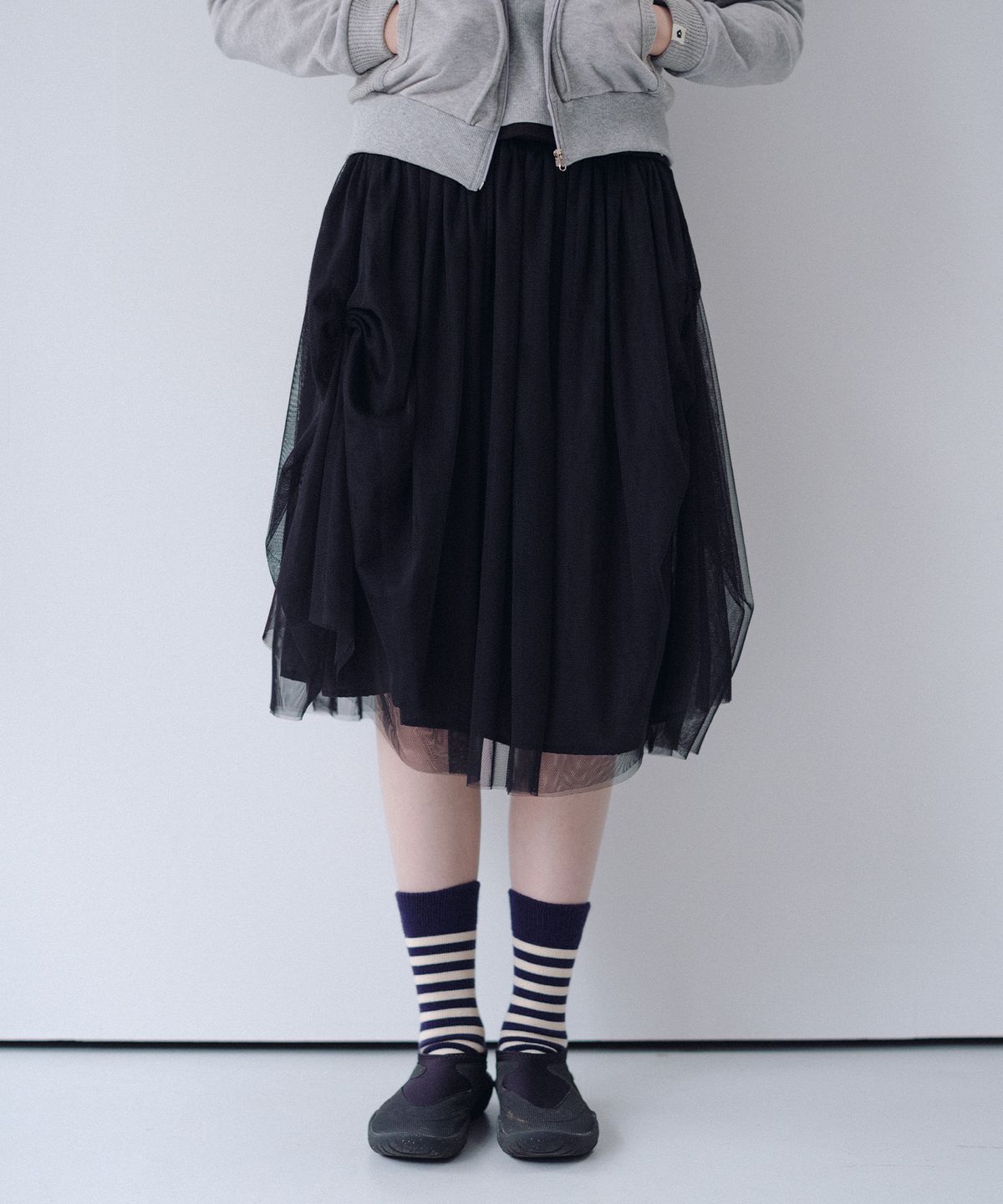 오헤시오(OHESHIO) SHEER DRAPE BANDING SKIRT, BLACK