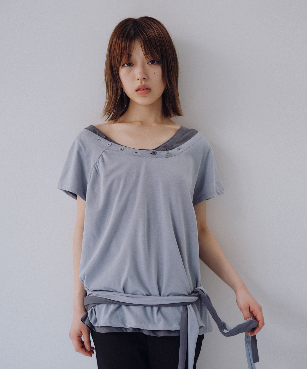 오헤시오(OHESHIO) ONE-SHOULDER WRAP T-SHIRT, GRAY