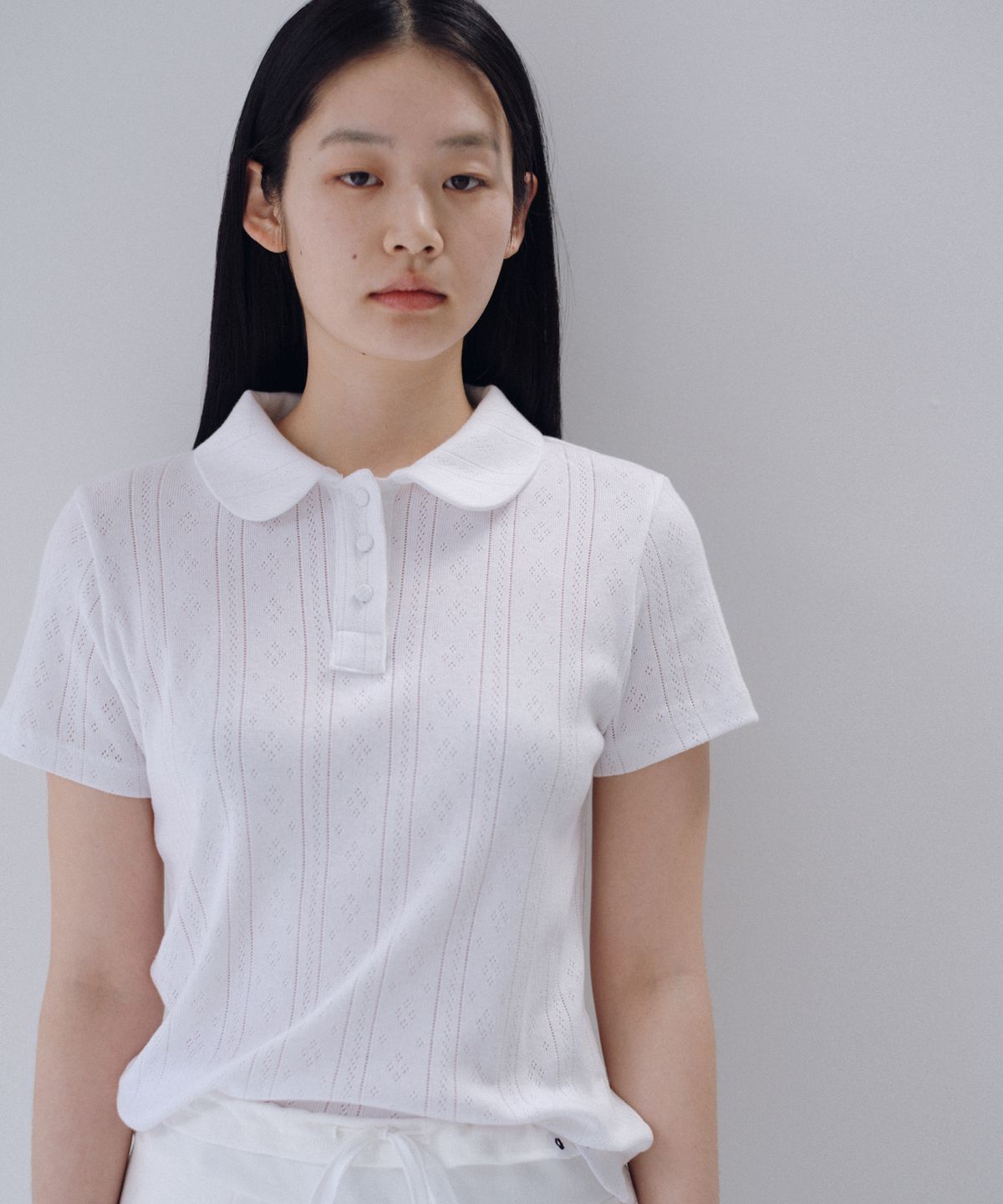 오헤시오(OHESHIO) ROUND COLLAR JACQUARD PUNCHING TEE, WHITE