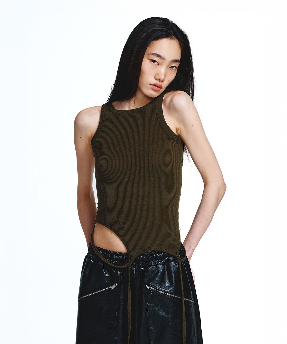 다이닛(DEINET) 2WAY SLEEVELESS IN KHAKI