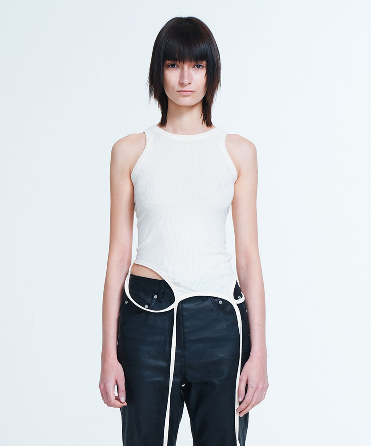 다이닛(DEINET) 2WAY SLEEVELESS IN IVORY