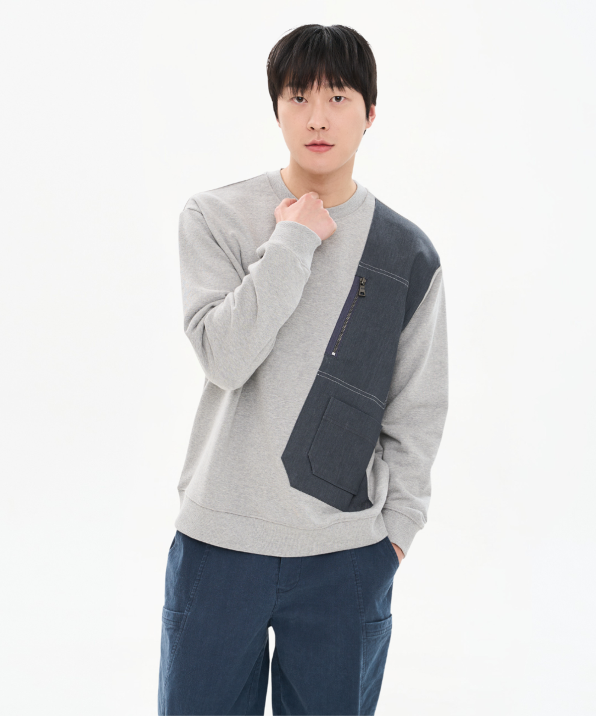 커스텀어스(CUSTOMUS) 남자 데님 패치워크 배색 맨투맨 지퍼포켓 오버핏 스웨트셔츠 CXS26SKMT202 GRY