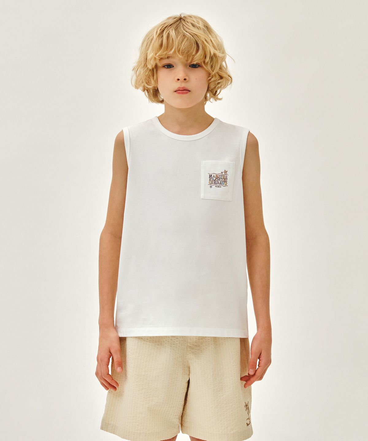 마리떼 키즈(MARITHÉ KIDS) KIDS DOODLE CLASSIC LOGO POCKET SLEEVELESS white