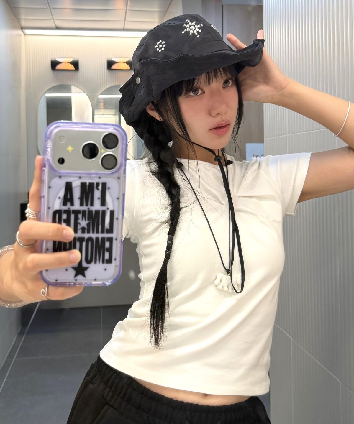 지제뮤지엄(ZIZEMUSEUM) SLASH PINTUCK T-SHIRT (WHITE)