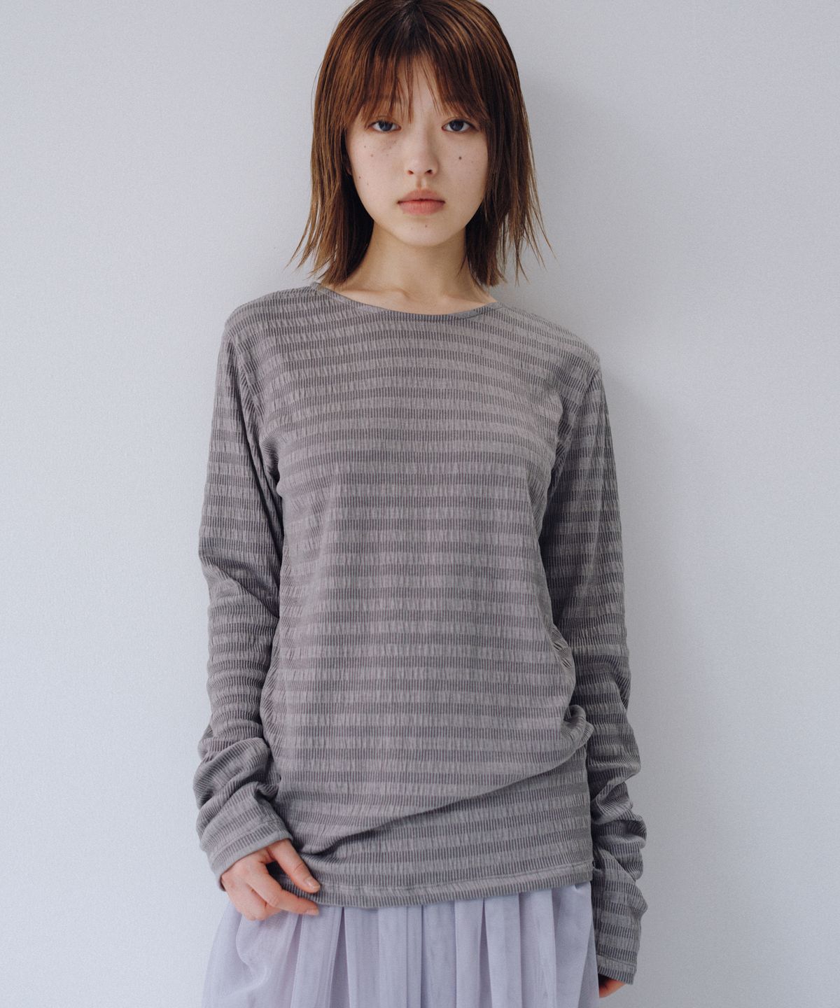 오헤시오(OHESHIO) STRIPE PLEATED LONG SLEEVE, CHARCOAL