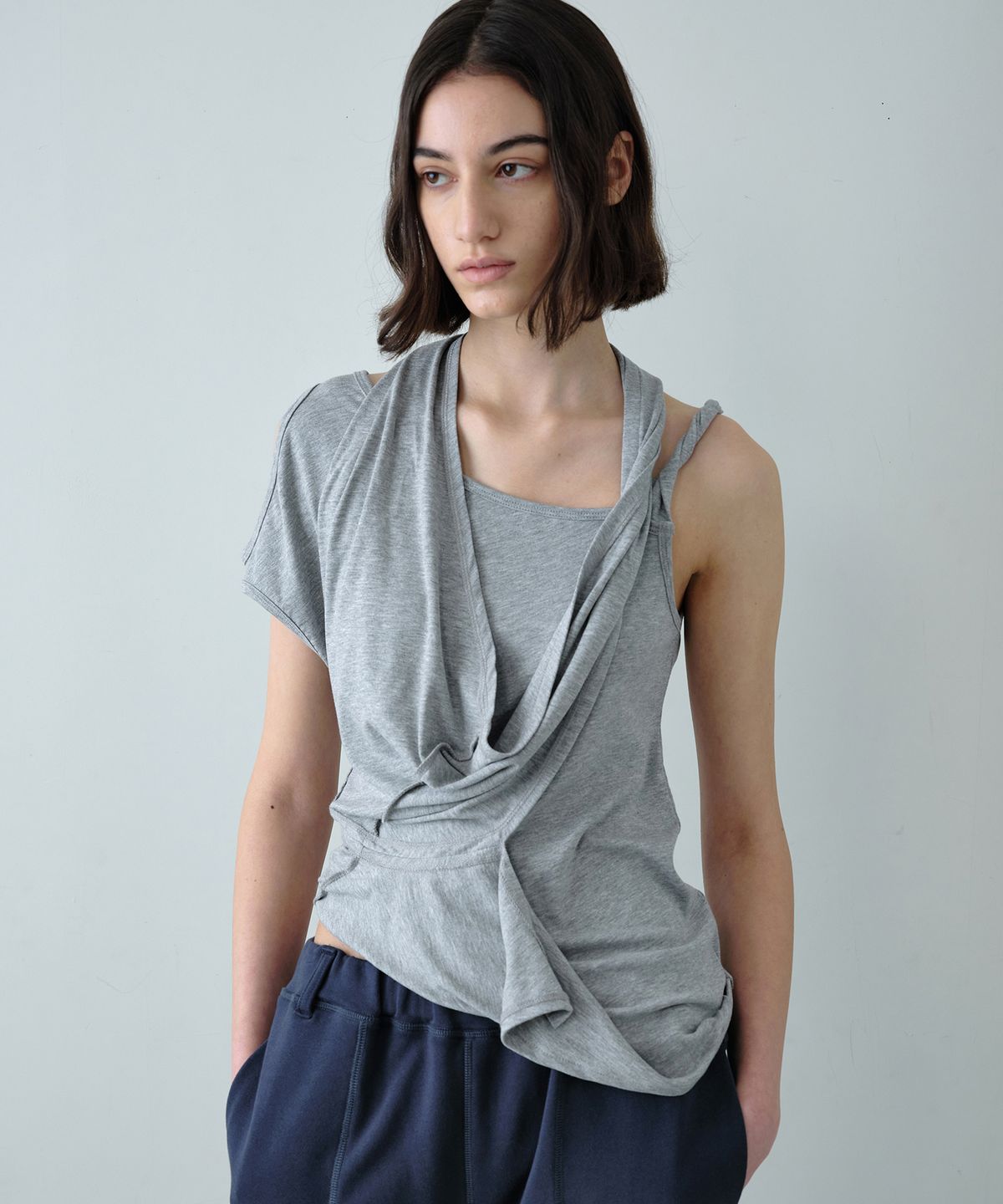 시메트릭 퍼센트(SYMMETRICPERCENT) Unbalanced Twist Top / Melange Grey