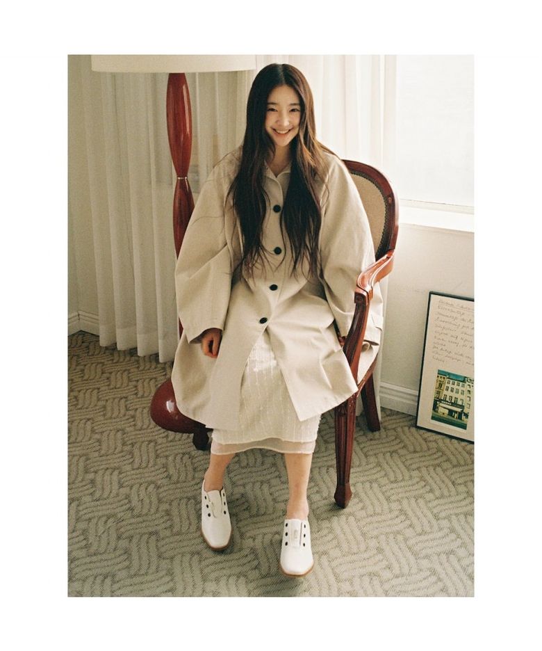 볼륨 실루엣 롱 트렌치 코트  베이지