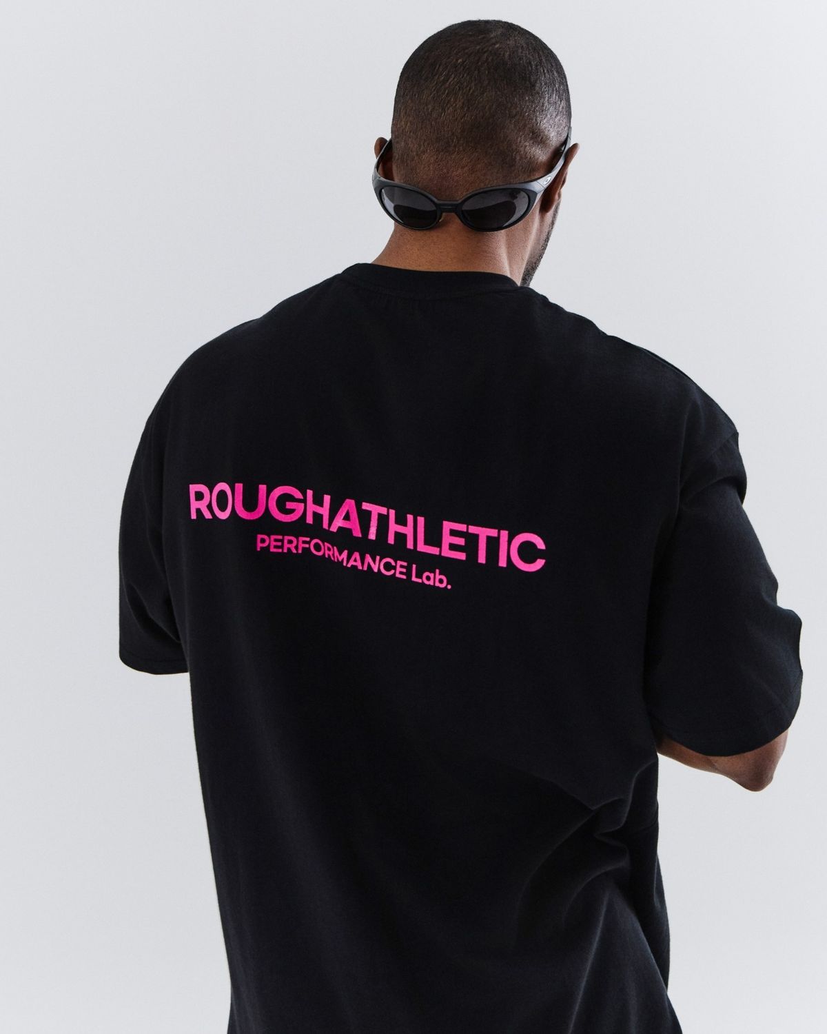 러프 애슬레틱(ROUGH ATHLETIC) 퍼포먼스 Lab. 오버핏 티셔츠 - black