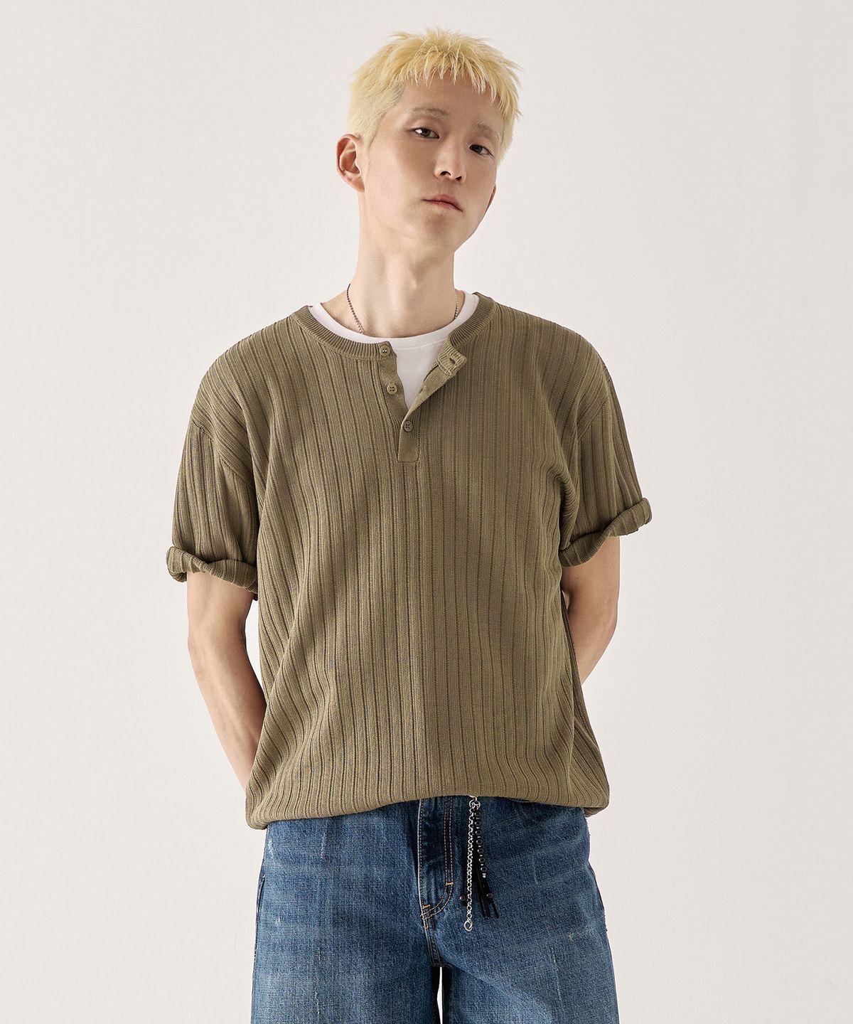 키뮤어(KIIMUIR) [크롭] 쿨터치 헨리넥 하프 니트_카키