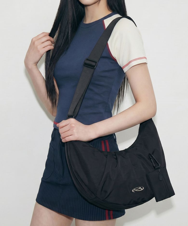 메탈 서클 로고 크루아상 호보 백