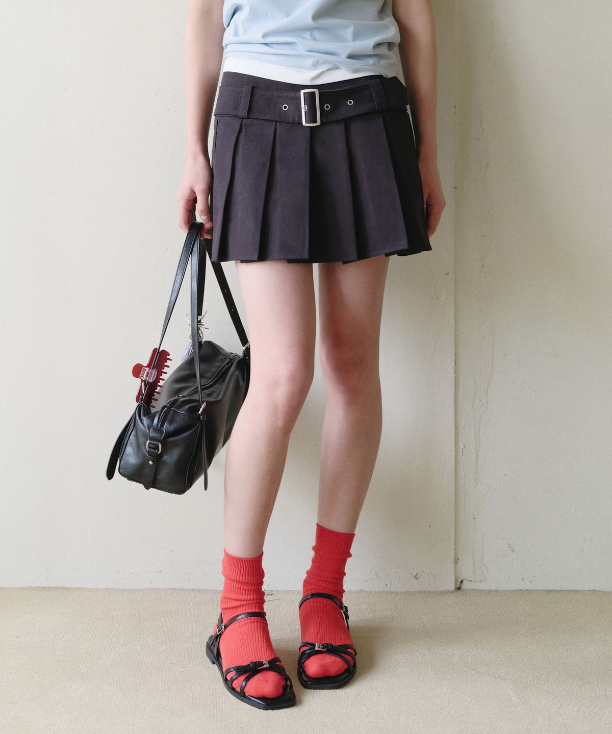 로라로라(ROLAROLA) BELT PLEATS MINI SKIRT BLACK