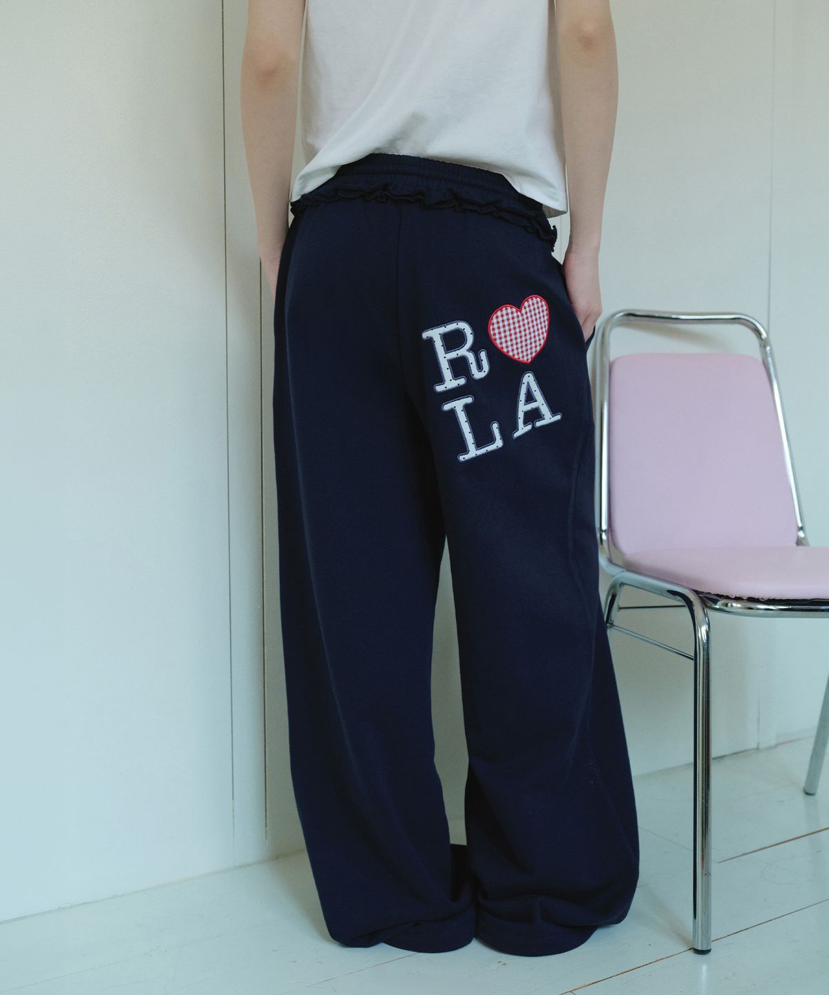 로라로라(ROLAROLA) I LOVE ROLA PATCHWORK SWEAT PANTS NAVY