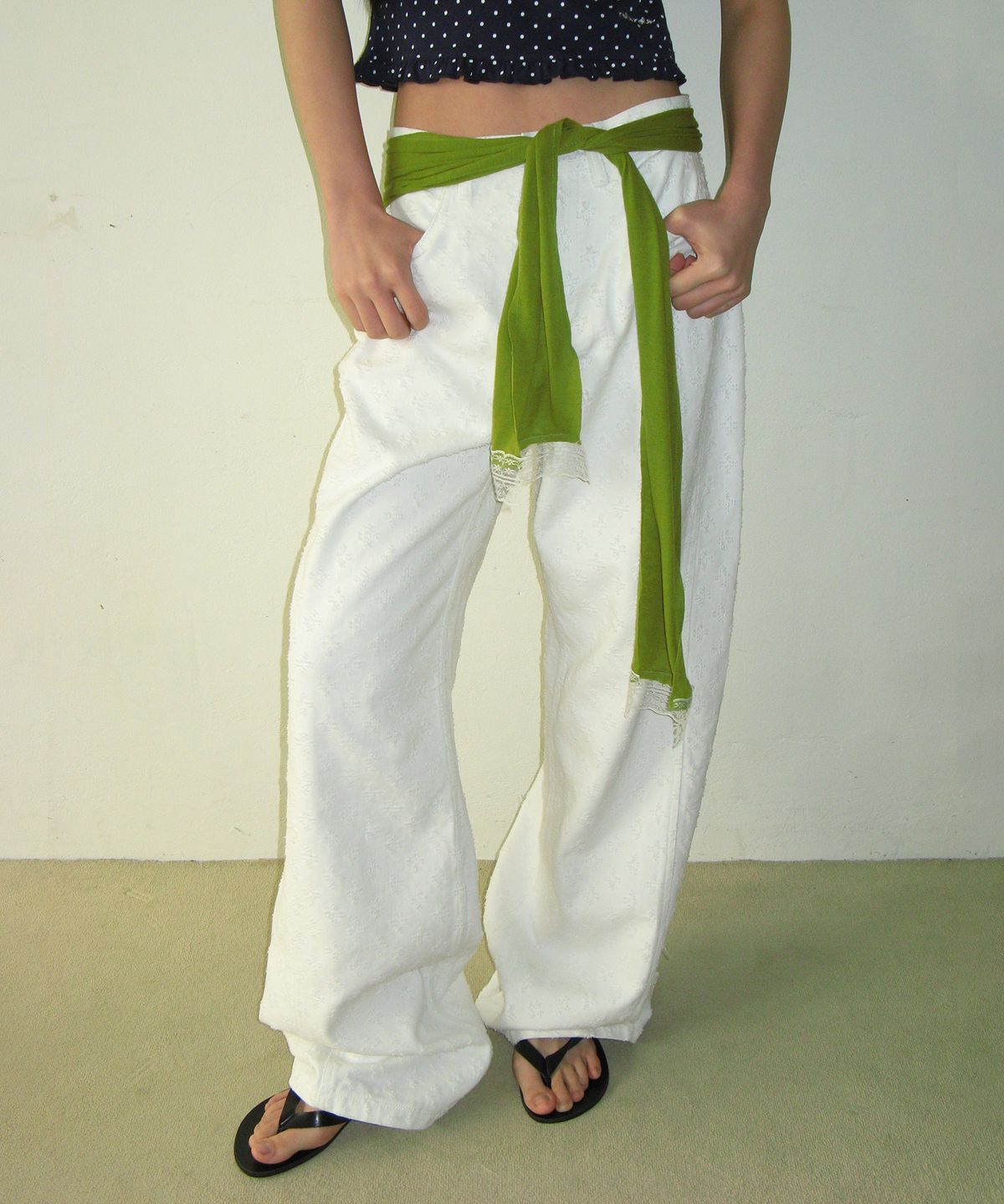 로라로라(ROLAROLA) DAMAGE CURVED WIDE DENIM PANTS WHITE