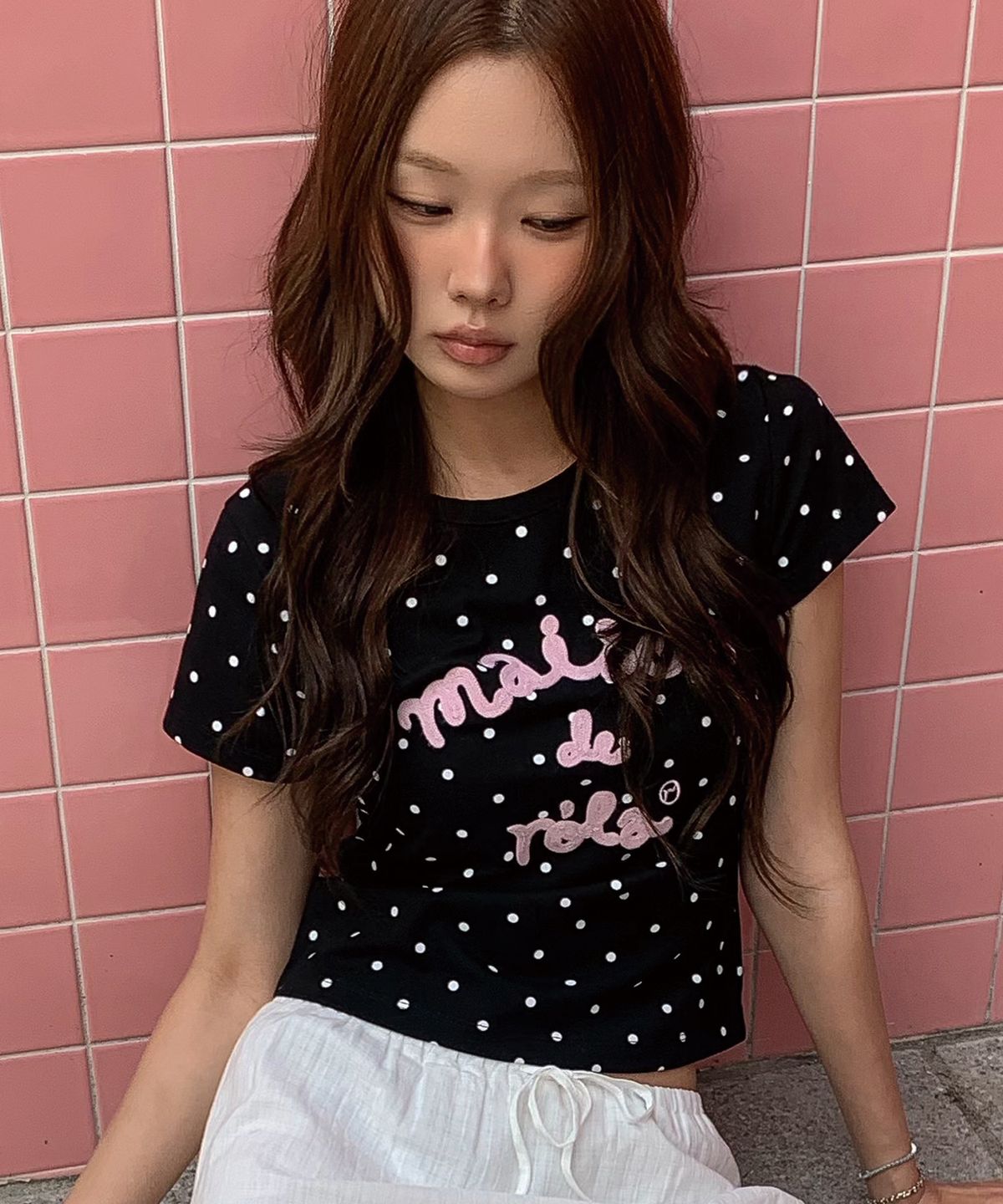 로라로라(ROLAROLA) MAISON DE ROLA EMBROIDERY DOT T-SHIRT BLACK
