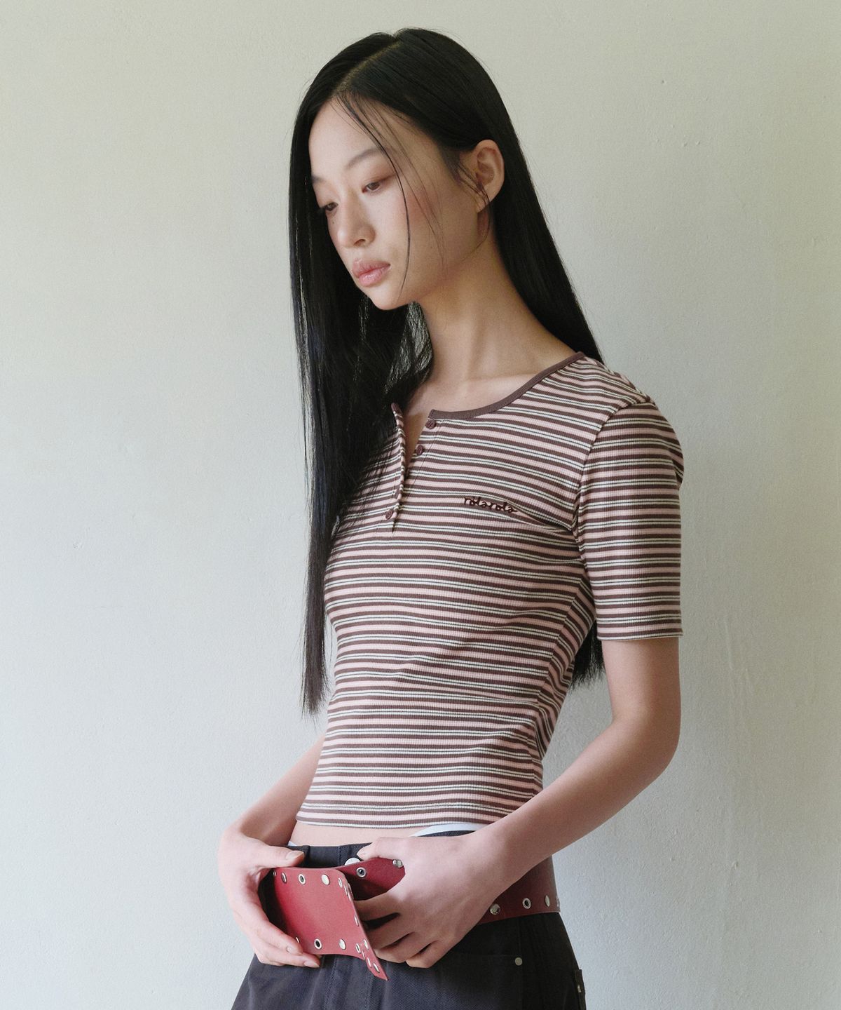 로라로라(ROLAROLA) SLIM FIT HENRYNECK HALF T-SHIRT BR+PK