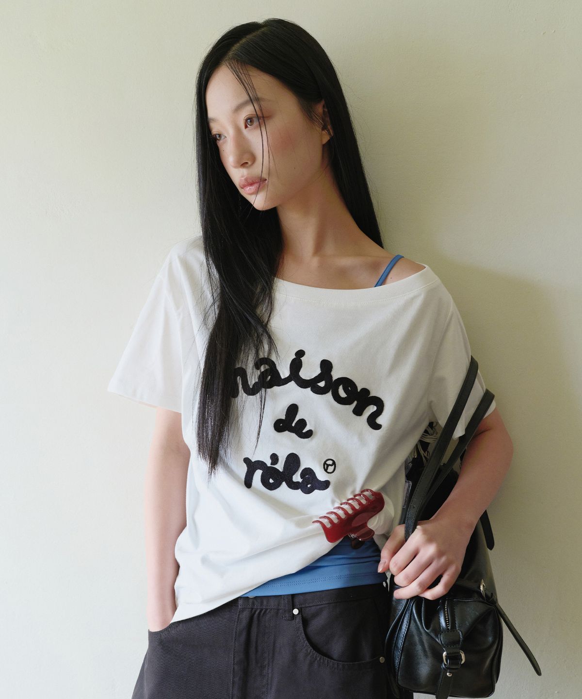 로라로라(ROLAROLA) MAISON DE ROLA EMBROIDERY OFF SHOULDER T-SHIRT OFF WHITE