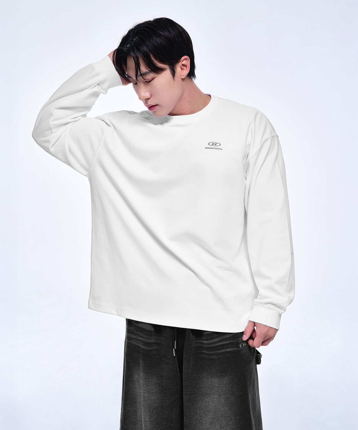 본투윈(BORN TO WIN) SILVER B LOGO OVER FIT LONG SLEEVE [WHITE]