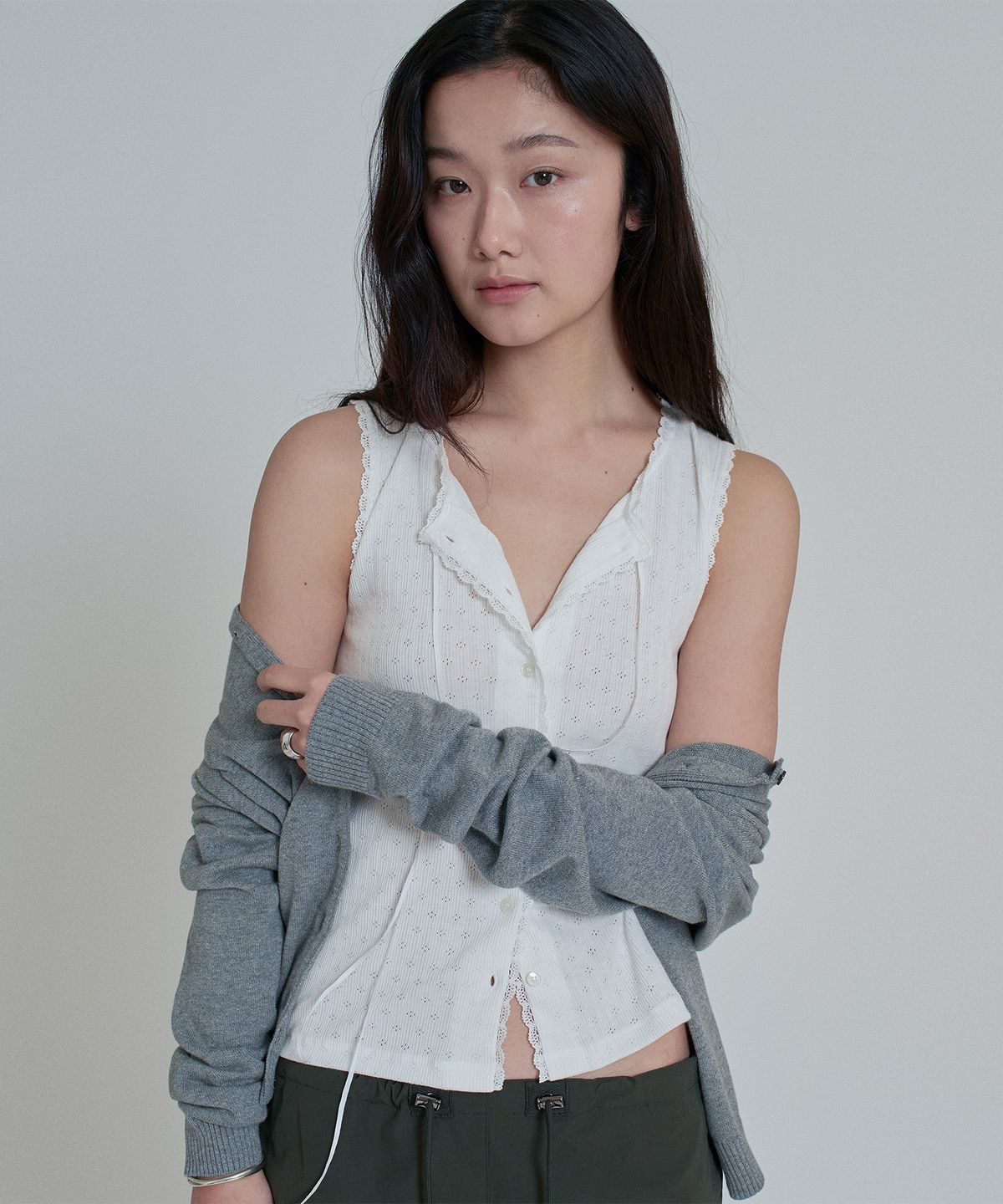 호와스(HOWUS) LACE BUTTON SLEEVELESS (IVORY)