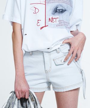 DENIM SHORTS IN ICE BLUE