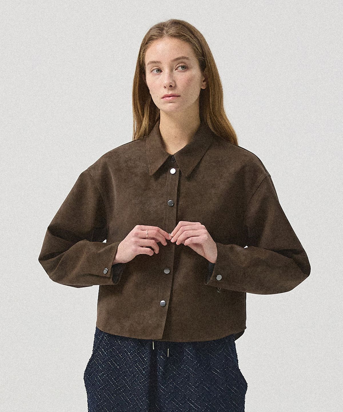 아흐레(AHRE) Arx Crack Faux Leather Shirt Jacket_BROWN