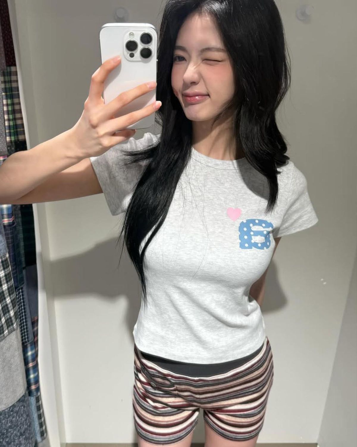 에이이에이이(AEAE) DOT SMALL LETTER TEE [LIGHT GREY]