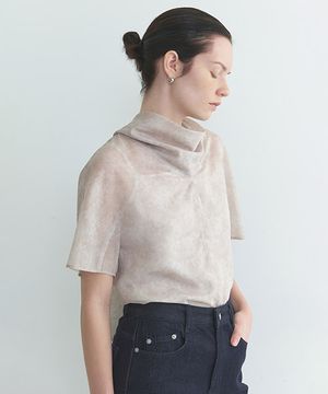 프린트 하이넥 하프 블라우스 NEW6MB316